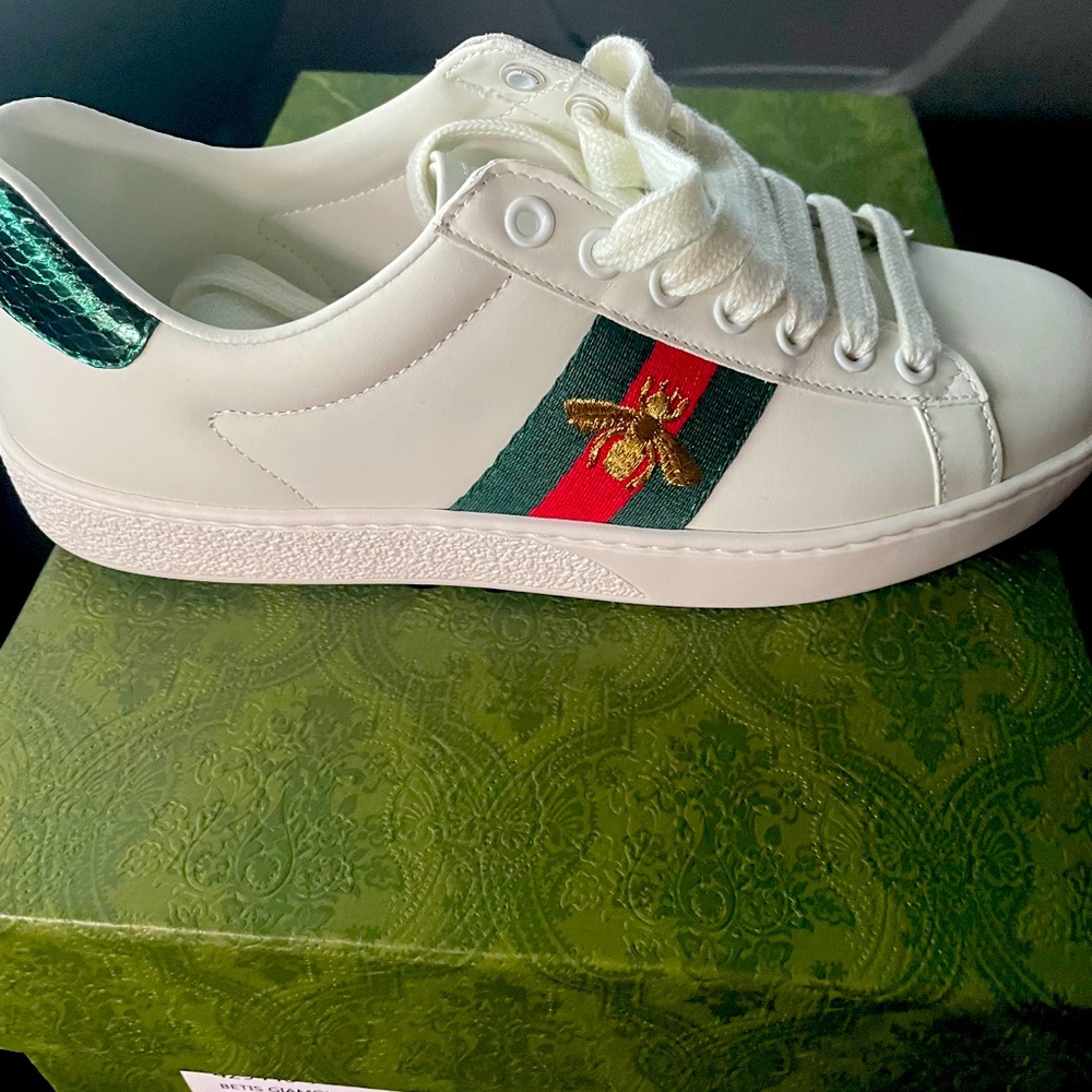 WOMEN'S ACE SNEAKER WITH BEE AUTHENTIC